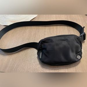 Lululemon Everywhere Belt Bag 1L